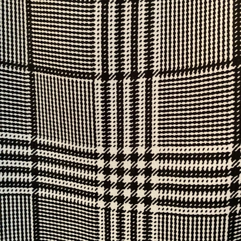 Black and white plaid tank top, V-Neck with lace trim. - Picture 6 of 7